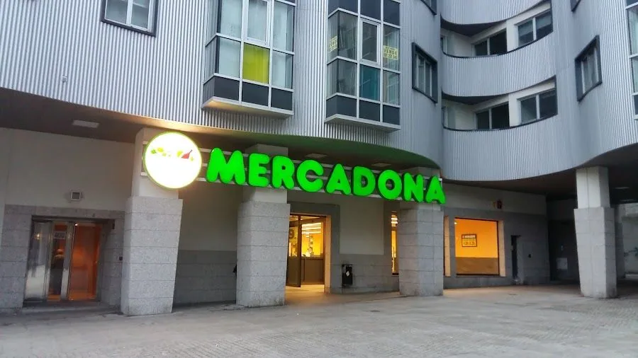 Supermercado Mercadona en Avenida de Oza, 132, A Coruña