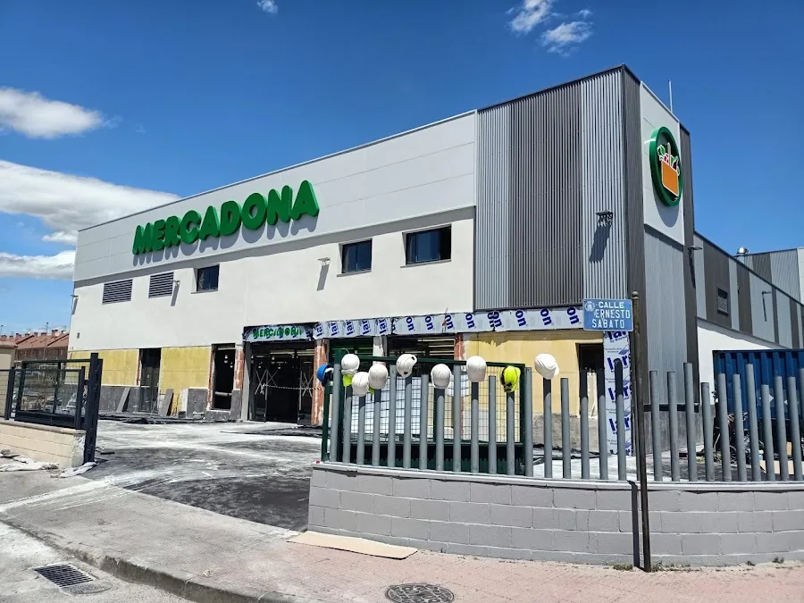 Supermercado Mercadona en Calle Gonzalo Torrente Ballester, 27, Alcalá de Henares