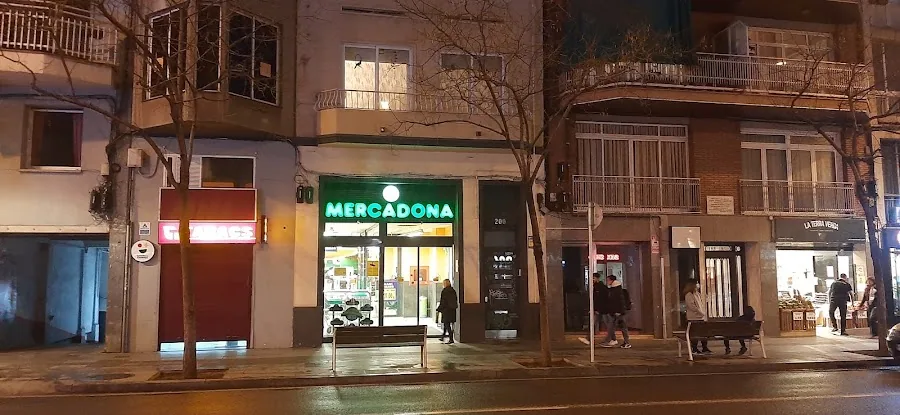 Supermercado Mercadona en Calle Sants, 204, Barcelona