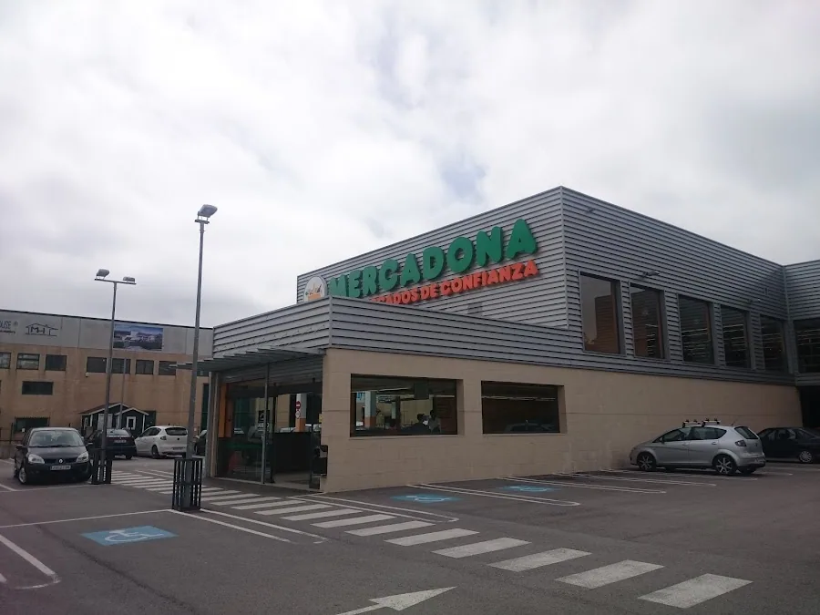 Supermercado Mercadona en Polígono las Navas, 1, Cabezón de la Sal