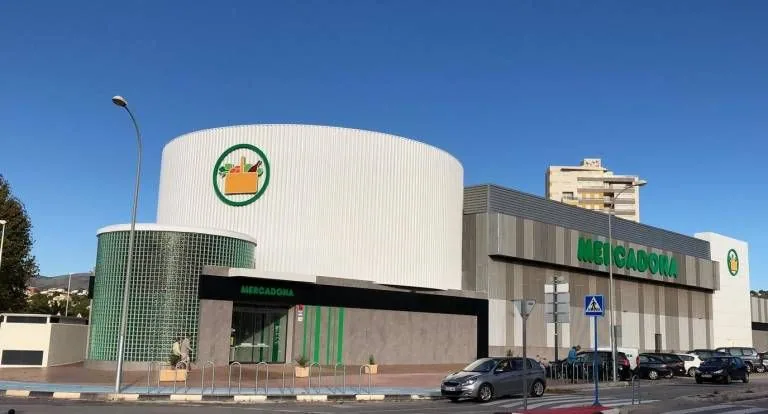 Supermercado Mercadona en Avenida Juan Carlos |, 15, Calp