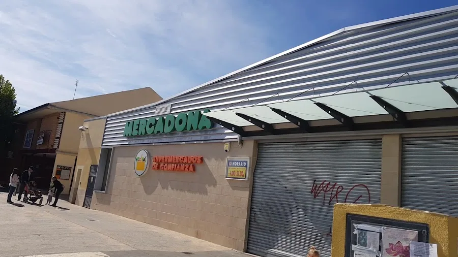 Supermercado Mercadona en Calle Principal, 90 (urb.los Arroyos), El Escorial