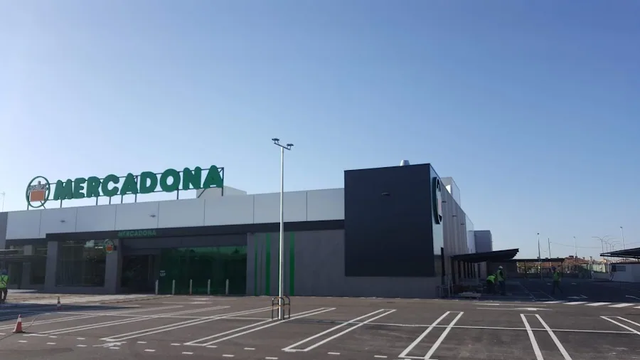 Supermercado Mercadona en Calle Jardines de la Alhambra, s/n, Espartinas