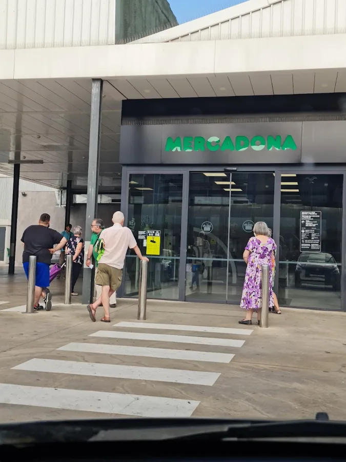 Supermercado Mercadona en Calle Sant Llatzer, 54, Figueres