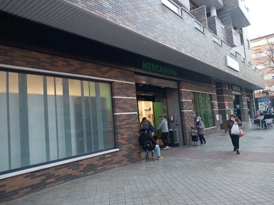 Supermercado Mercadona en Avenida América, 57, Granada