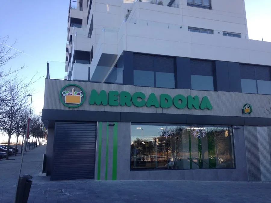 Supermercado Mercadona en Calle Jordí Solé Tura, 20, Madrid