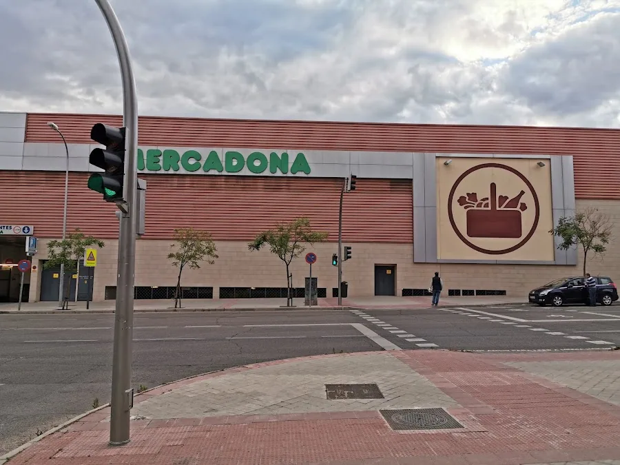 Supermercado Mercadona en Calle Monasterio de las Huelgas, T7, Madrid