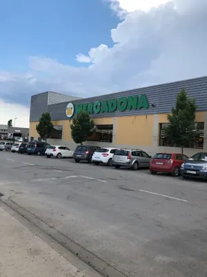 Mercadona Avenida de la Farga, 40, Banyoles