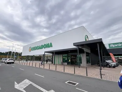 Mercadona Avenida a Revolta, 19, Carballo