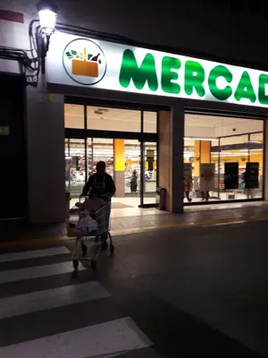 Mercadona Avenida Corts Valencianes, 39, Tavernes Blanques