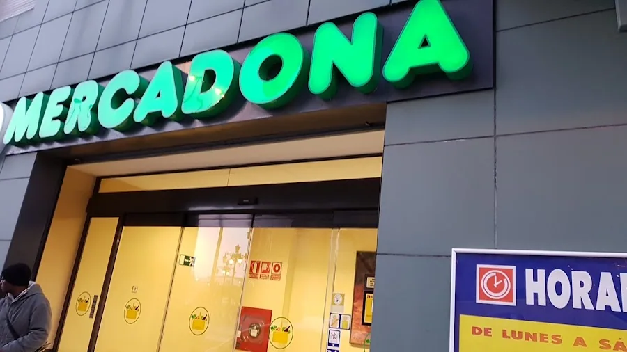 Supermercado Mercadona en Avenida Lisboa, 4, Oviedo