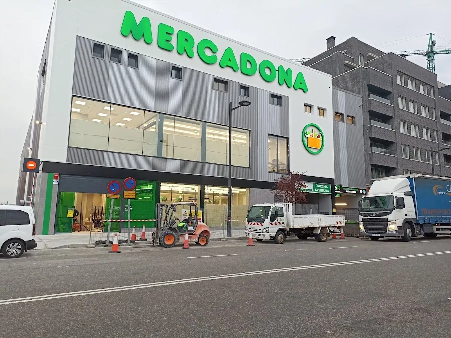 Supermercado Mercadona en Calle Carreño, 1, Oviedo