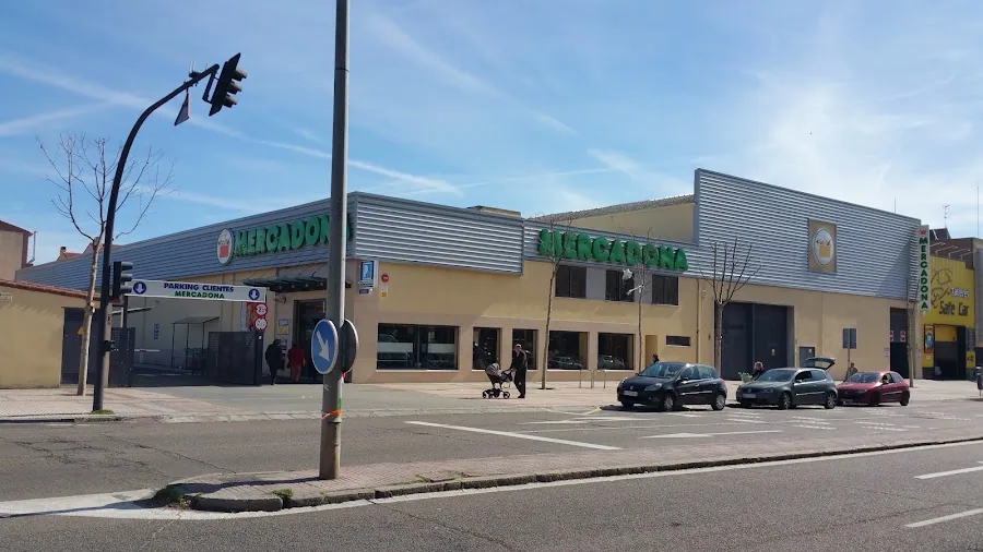 Supermercado Mercadona en Avenida de los Cipreses, 61, Salamanca