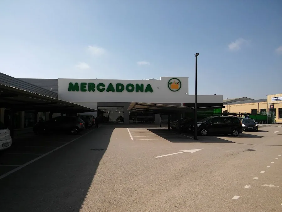 Supermercado Mercadona en Carretera Almarcha, 76, San Clemente