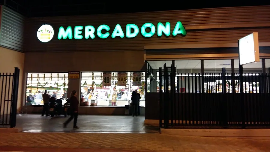 Supermercado Mercadona en Avenida de la Revoltosa, s/n, Sevilla