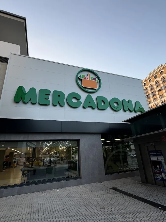 Supermercado Mercadona en Avenida Kansas City, 32, Sevilla