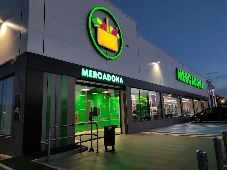 Supermercado Mercadona en Carretera de Su Eminencia, 18, Sevilla