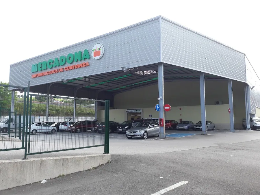 Supermercado Mercadona en Avenida Bilbao, 101, Torrelavega
