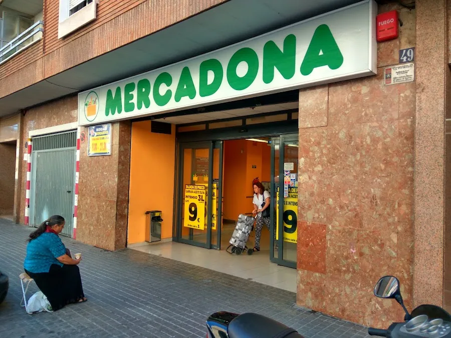 Supermercado Mercadona en Calle de la Democracia, 49, Valencia