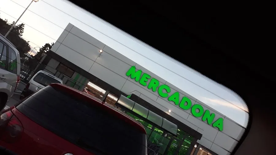 Supermercado Mercadona en Carretera Torre del Mar - Vélez Málaga Km 0,4, Vélez-Málaga